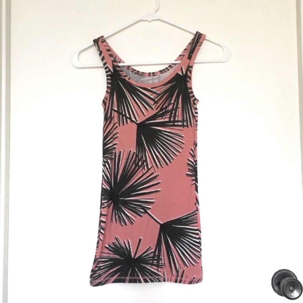 ⭐️5 for $25⭐️ A New Day Pink and Green Palm Frond Tank Top